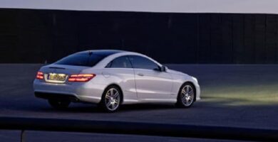 Descargar Manual MERCEDES BENZ CLASE E COUPE 2012 de Usuario GRATIS