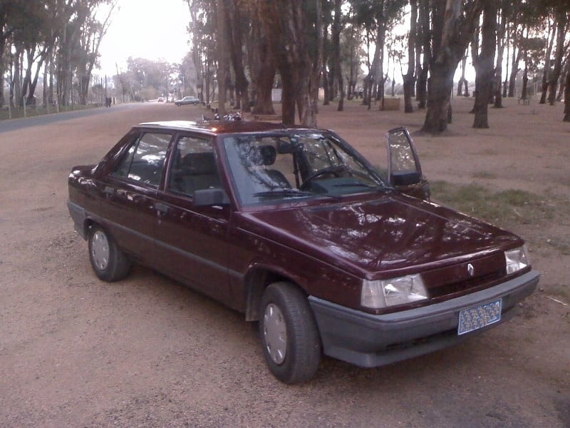 Descargar Manual RENAULT 9 2009 de Reparación y Servicio