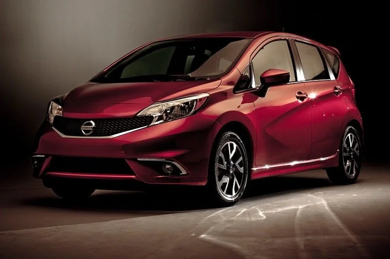 Descargar Manual de Propietario NISSAN Versa note 2015 en PDF Gratis