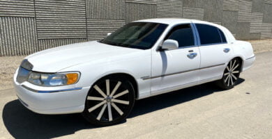 Descargar Manual LINCOLN Town Car 2001 de Usuario en PDF Gratis