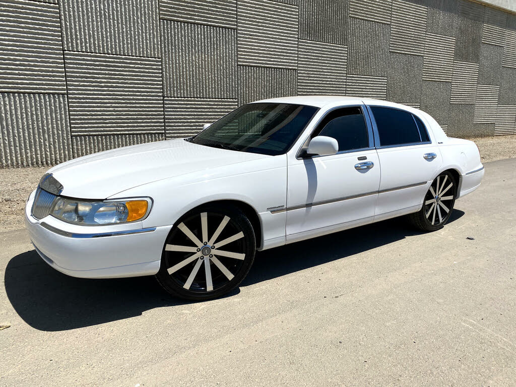 Descargar Manual LINCOLN Town Car 2001 de Usuario en PDF Gratis