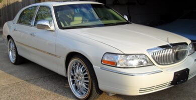 Descargar Manual LINCOLN Town Car 2007 de Usuario en PDF Gratis