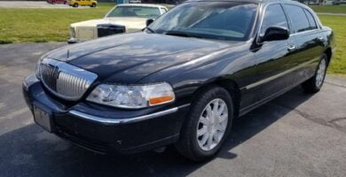 Descargar Manual LINCOLN Town Car 2011 de Usuario en PDF Gratis