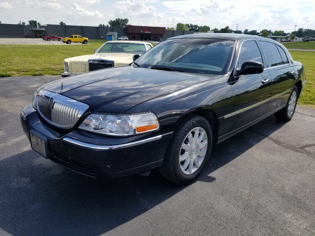 Descargar Manual LINCOLN Town Car 2011 de Usuario en PDF Gratis