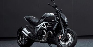 Descargar Manual Moto DUCATI DIAVEL AMG SE 2013 de Usuario PDF GRATIS