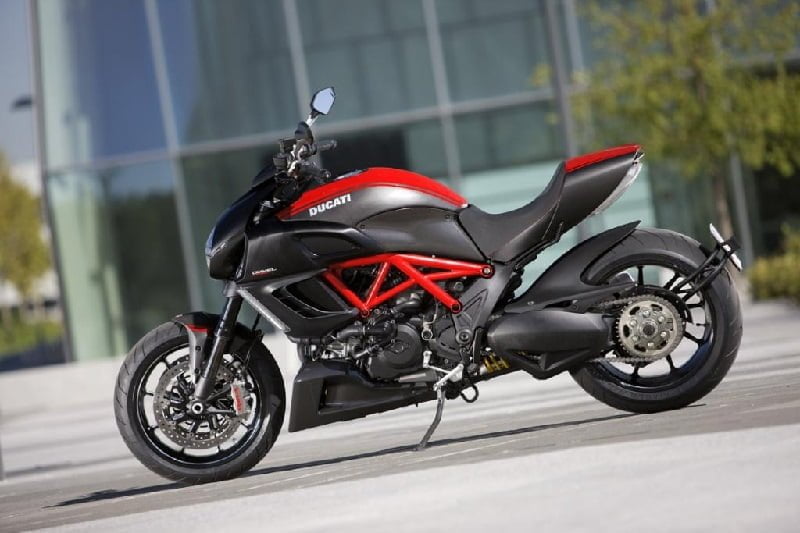 Descargar Manual Moto DUCATI DIAVEL CARBON 2011 de Usuario PDF GRATIS