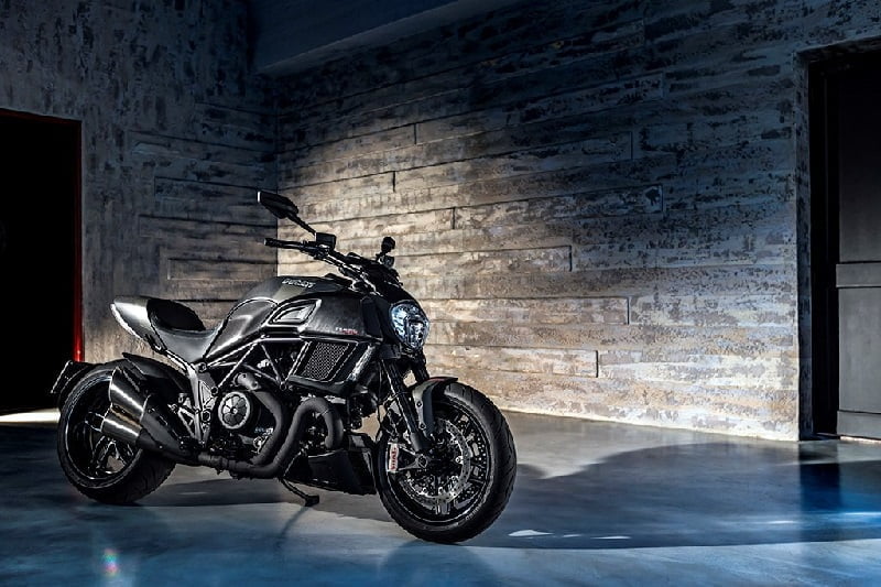 Descargar Manual Moto DUCATI DIAVEL CARBON 2016 de Usuario PDF GRATIS