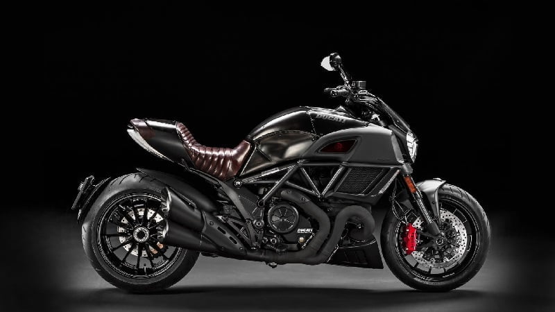 Descargar Manual Moto DUCATI DIAVEL CARBON 2019 de Usuario PDF GRATIS