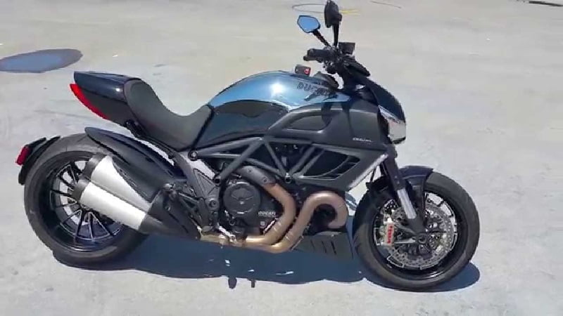 Descargar Manual Moto DUCATI DIAVEL CROMO 2013 de Usuario PDF GRATIS