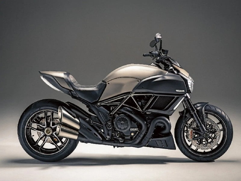 Descargar Manual Moto DUCATI DIAVEL TITANIUM 2015 de Usuario PDF GRATIS