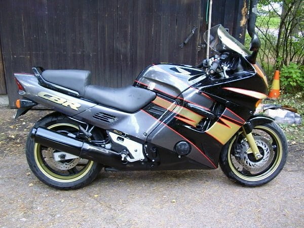 Descargar Manual Moto Honda CBR 1000 F 1995 Reparación y Servicio