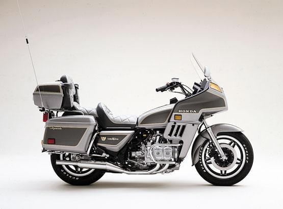 Descargar Manual Moto Honda GL 1100 Interstate 1983 de Usuario Descarga en PDF GRATIS