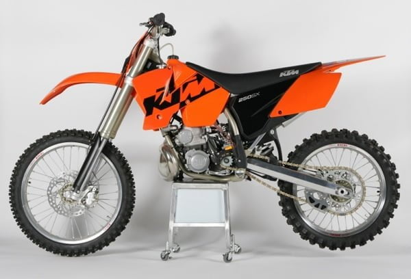 Descargar Manual Moto KTM 250 SX 2003 Reparación y Servicio