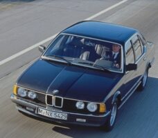 Descargar Manual PDF BMW 725 1982 de Reparación DESCARGA GRATIS