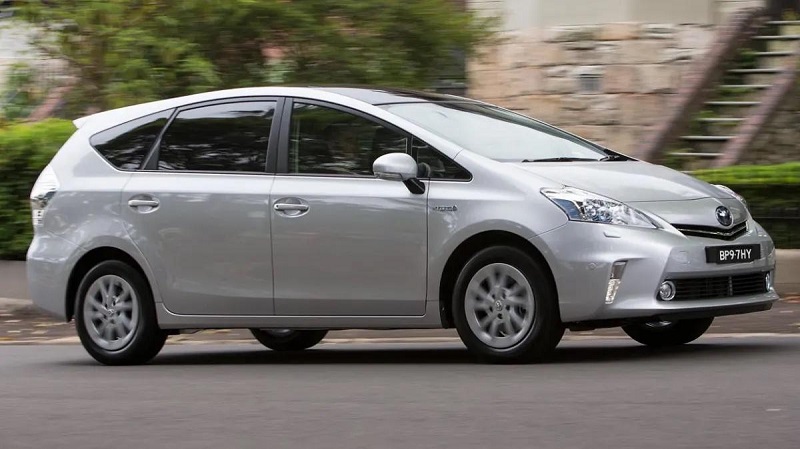 Download Toyota Prius V 2022 User Manual