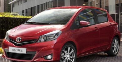 Descargar Manual Toyota Yaris Hatchback 2011 de Usuario