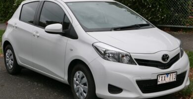 Descargar Manual Toyota Yaris Hatchback 2013 de Usuario