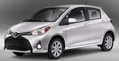 Descargar Manual Toyota Yaris Hatchback 2015 de Usuario