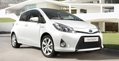 Descargar Manual Toyota Yaris Hybrid 2012 de Usuario