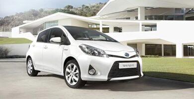 Descargar Manual Toyota Yaris Hybrid 2013 de Usuario