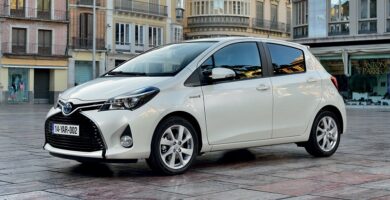 Descargar Manual Toyota Yaris Hybrid 2014 de Usuario