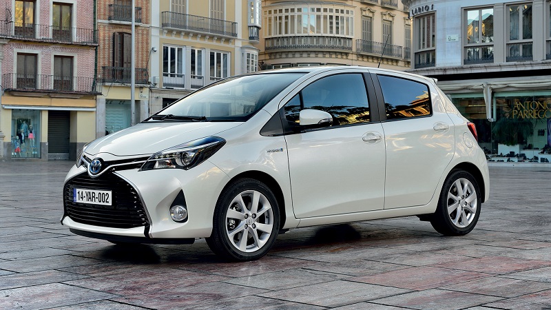 Descargar Manual Toyota Yaris Hybrid 2014 de Usuario