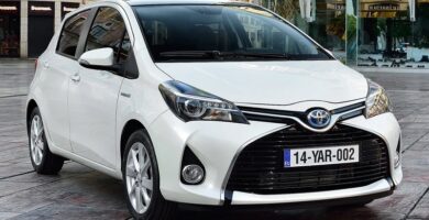 Descargar Manual Toyota Yaris Hybrid 2016 de Usuario