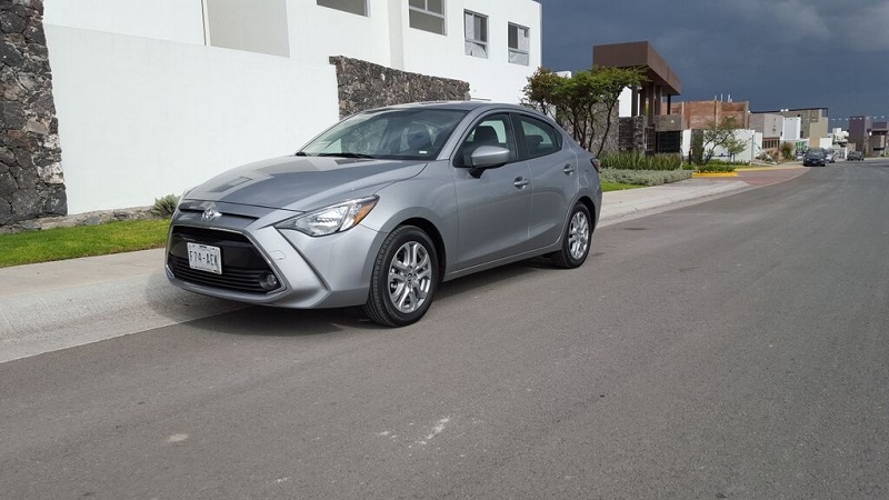 Descargar Manual Toyota Yaris R 2016 de Usuario