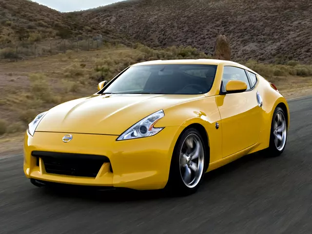 Descargar Manual Nissan 370Z Coupe 2012 de Usuario