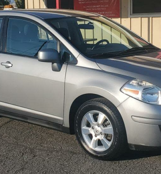 Descargar Manual Nissan Versa Hatchback 20212 de Usuario