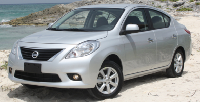 Descargar Manual Nissan Versa Sedan 2012 de Usuario