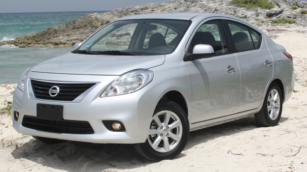 Descargar Manual Nissan Versa Sedan 2012 de Usuario