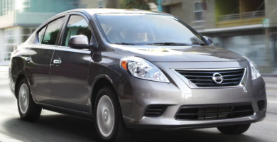 Descargar Manual Nissan Versa Sedan 2014 de Usuario