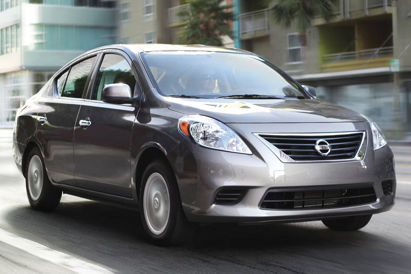 Descargar Manual Nissan Versa Sedan 2014 de Usuario