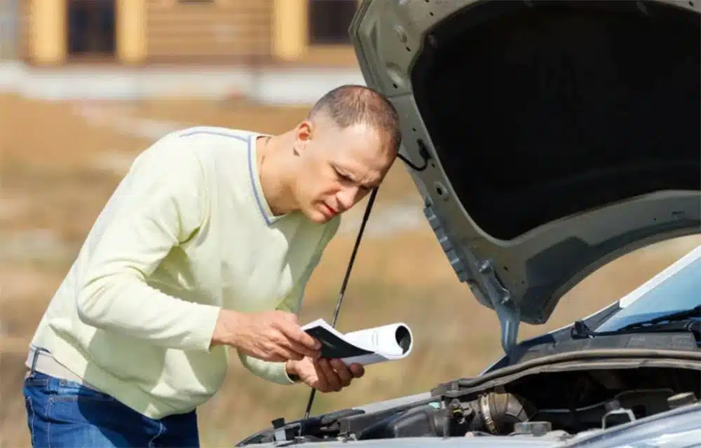 Leyendo Manual de Taller de Coche