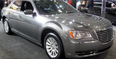 Descargar Manual Chrysler 300 2011 de Usuario