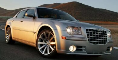 Descargar Manual Chrysler 300C 2010 de Usuario