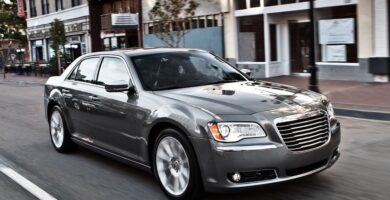 Descargar Manual Chrysler 300C 2011 de Usuario