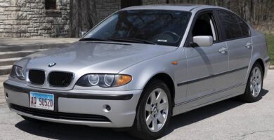 Descargar Manual de Propietario BMW 325i Sedan 2004 PDF gratis