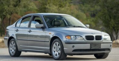 Descargar Manual de Propietario BMW 325xi 2005 PDF gratis