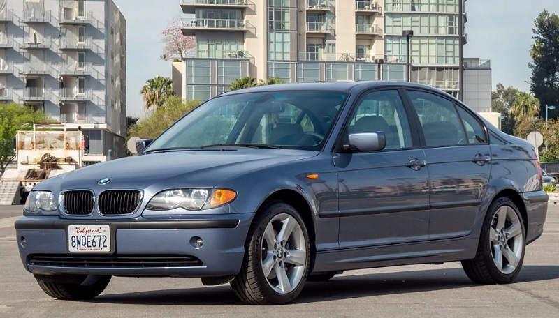 Descargar Manual de Propietario BMW 325xi Sedan 2004 PDF gratis