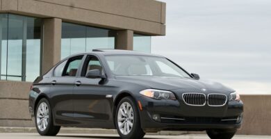 Descargar Manual de Propietario BMW 528i 2011 PDF gratis