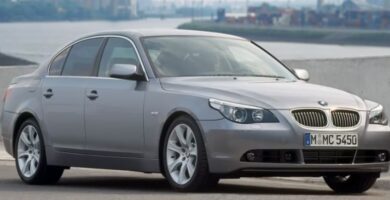 Descargar Manual de Propietario BMW 530xi Sedan 2007 PDF gratis