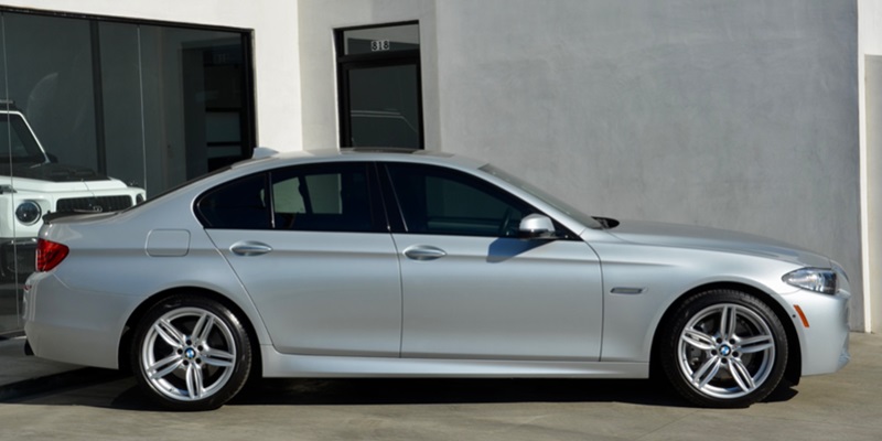 Descargar Manual de Propietario BMW 550i xDrive Sedan 2014 PDF gratis