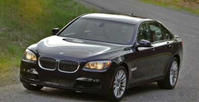 Descargar Manual de Propietario BMW 740i 2011 PDF gratis