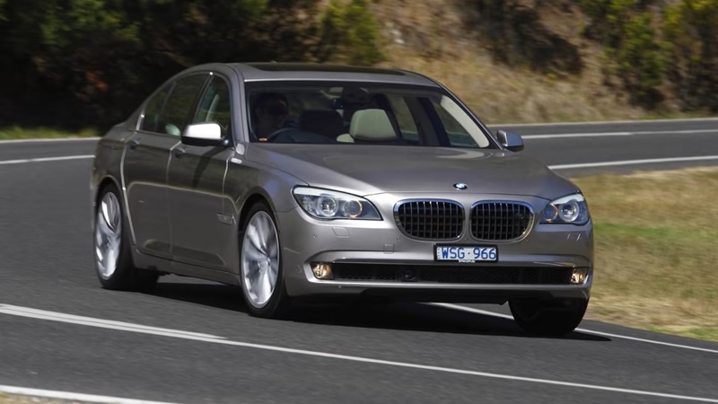 Descargar Manual de Propietario BMW 740i Sedan 2011 PDF gratis