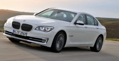 Descargar Manual de Propietario BMW 740i Sedan 2012 PDF gratis