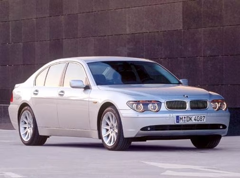 Descargar Manual de Propietario BMW 745i 2004 PDF gratis