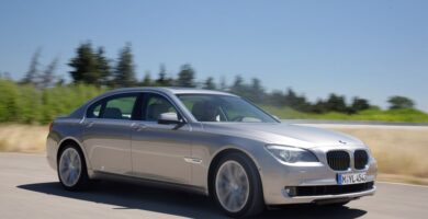 Descargar Manual de Propietario BMW 750i Sedan 2007 PDF gratis