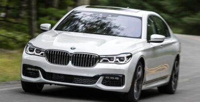 Descargar Manual de Propietario BMW 750i Sedan 2015 PDF gratis